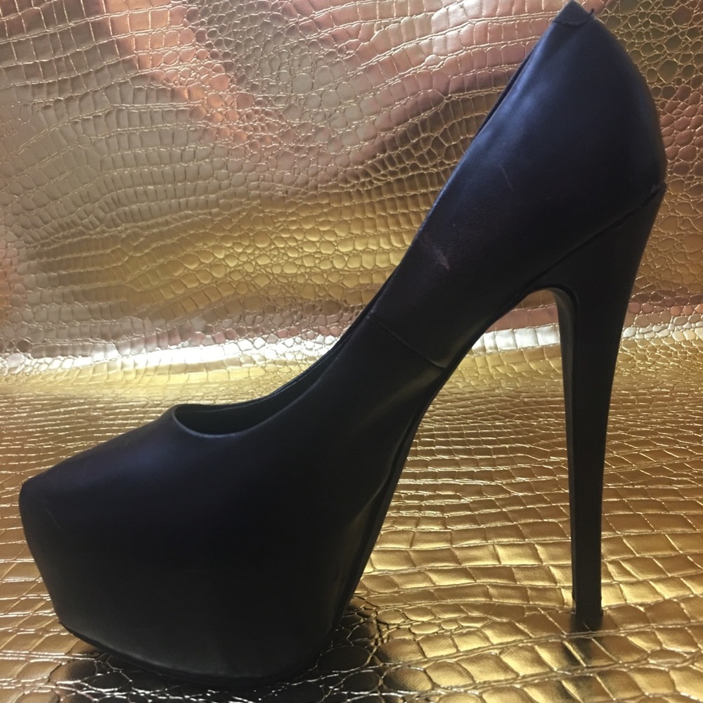 Steve Madden Basic Black Pump